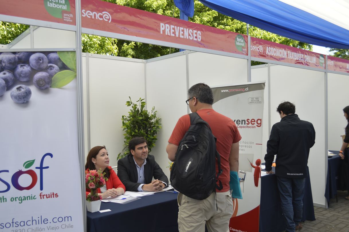 Sence realizó exitosa Feria Laboral en Chillán