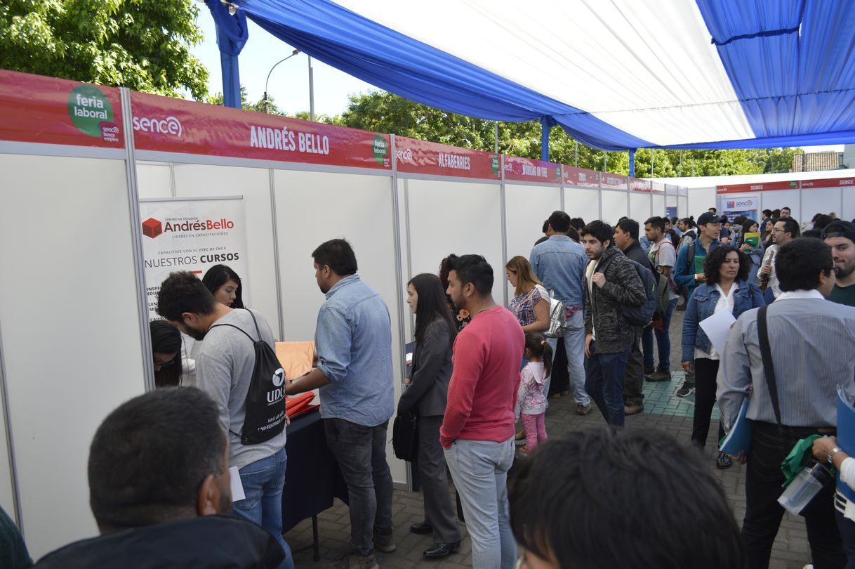 Sence realizó exitosa Feria Laboral en Chillán