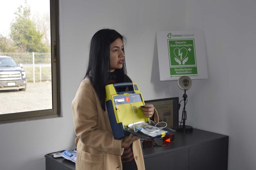 Photo of Empresa Isimat presentó innovador equipo desfibrilador de seguridad